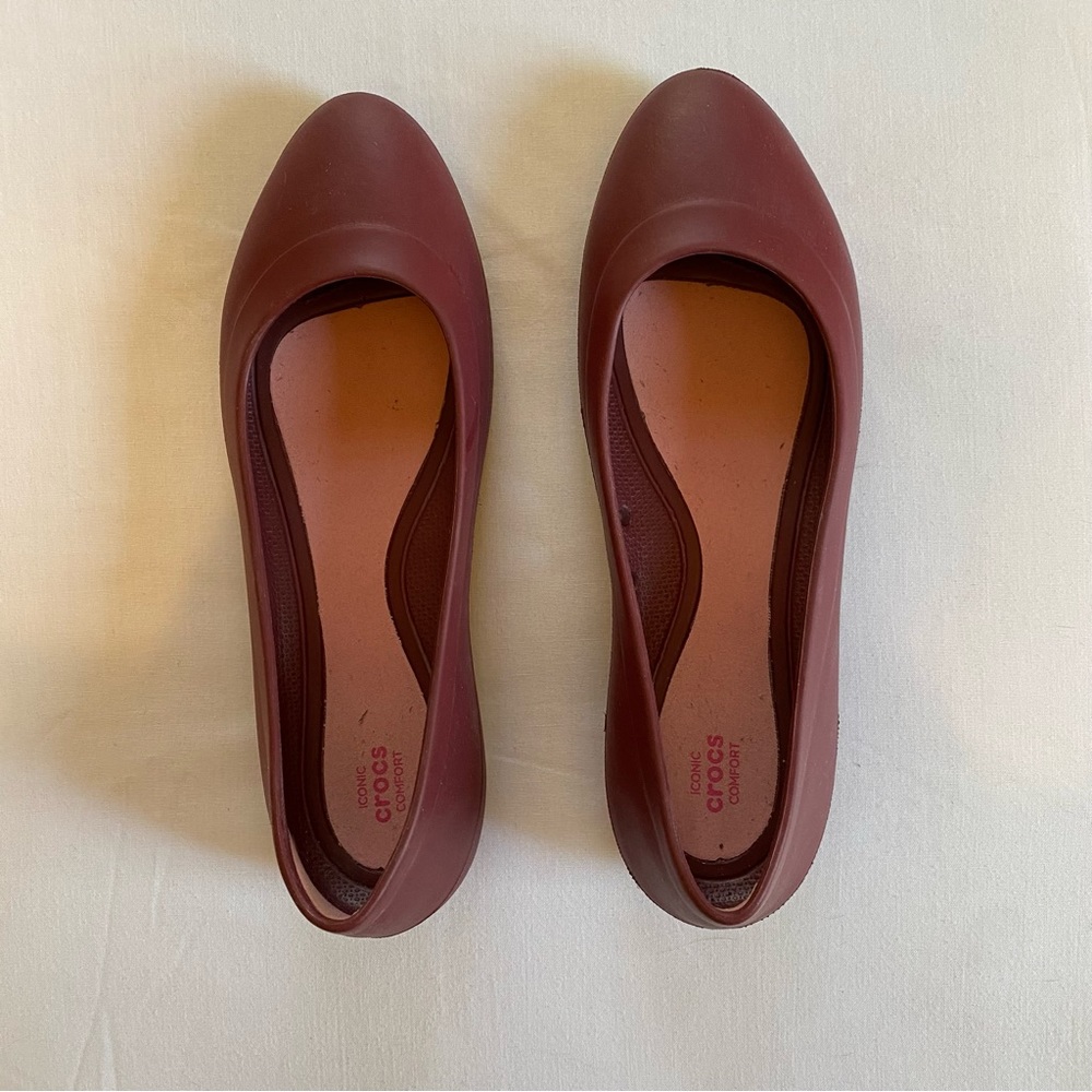 Red Crocs - Picture 6 of 6
